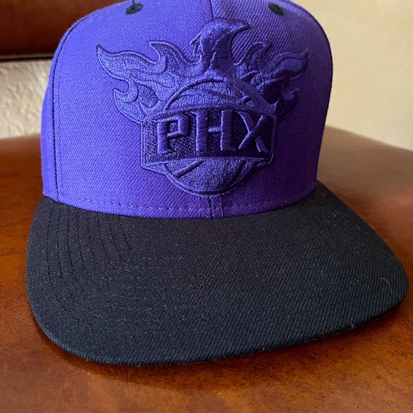 Black Snapback Phoenix Suns Hat - Picture 1 of 4